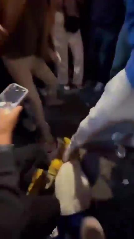 驚！尼克斯大勝步行者后，哈利伯頓遭主場球迷群毆